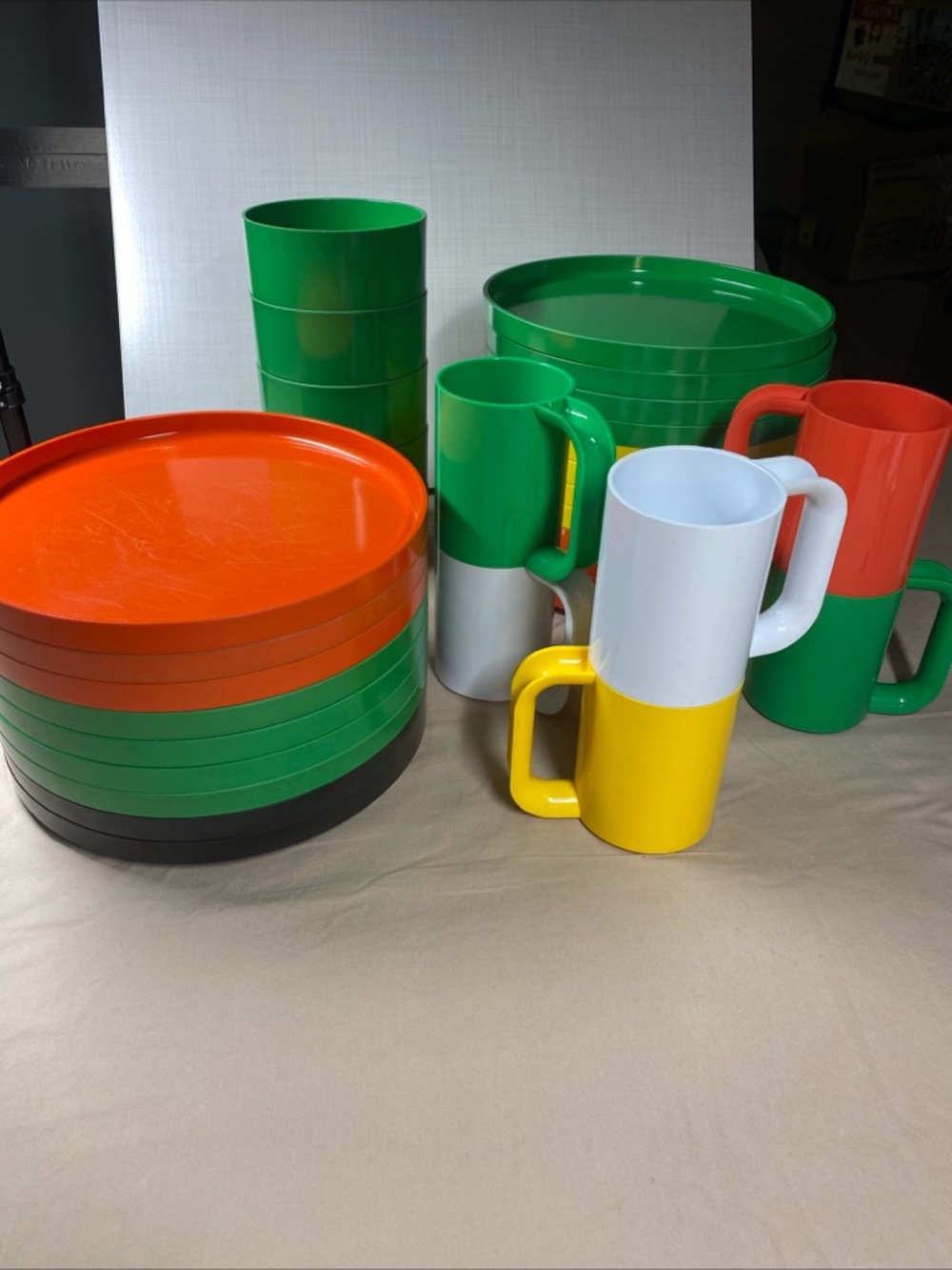 32 piece Heller Design Vignelli Maximug Plates Bowls Read description